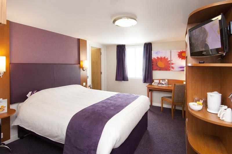 Premier Inn Premier Inn Crewe Нантвіч Екстер'єр фото