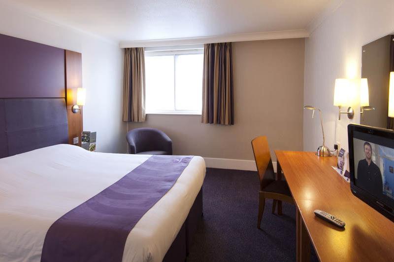 Premier Inn Premier Inn Crewe Нантвіч Екстер'єр фото