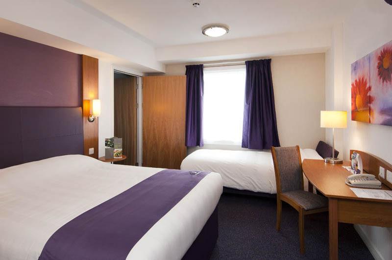 Premier Inn Premier Inn Crewe Нантвіч Екстер'єр фото