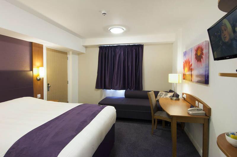 Premier Inn Premier Inn Crewe Нантвіч Екстер'єр фото